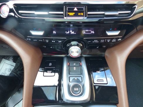 Used 2024 Acura MDX SH-AWD w/ Technology Package image 30