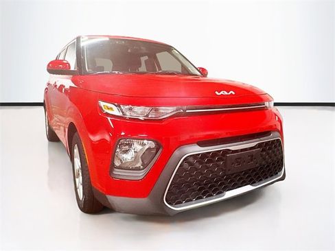 Used 2022 Kia Soul S image 1