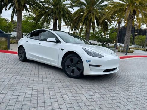 Used 2023 Tesla Model 3 Standard Range RWD image 3