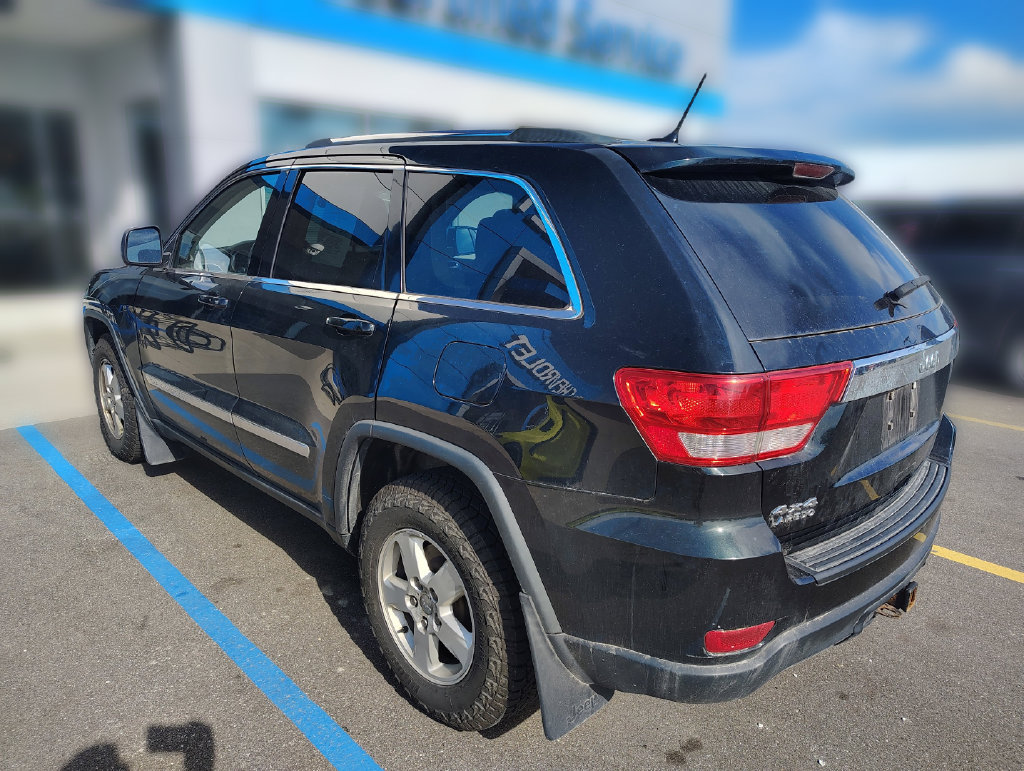 Used 2012 Jeep Grand Cherokee Laredo w/ Laredo E Group AWD/4WD image 10