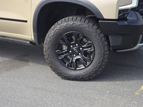 Used 2023 Chevrolet Silverado 1500 ZR2 w/ Technology Package image 2