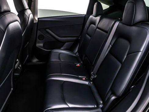 Used 2021 Tesla Model Y Long Range image 7