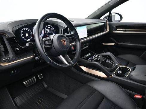 Certified 2024 Porsche Cayenne Turbo GT image 4