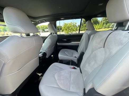 Used 2026 Toyota Grand Highlander AWD Hybrid image 18