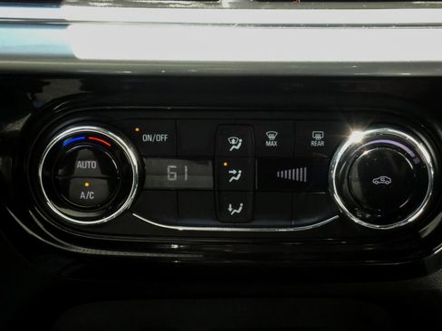 Used 2025 Chevrolet Trax LT image 18