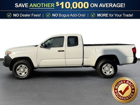 Used 2018 Toyota Tacoma SR image 2