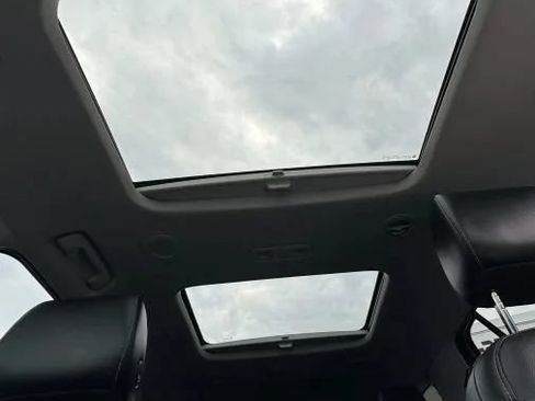 Used 2019 Chevrolet Traverse LT w/ LT Premium Package FWD image 24