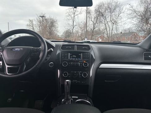 Used 2017 Ford Explorer XLT AWD/4WD image 13