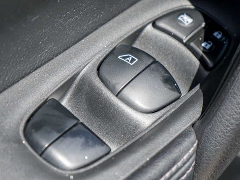 Used 2018 Nissan Rogue Sport S w/ S Appearance Package FWD image 16