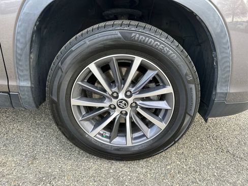 Used 2019 Toyota Highlander XLE FWD image 10