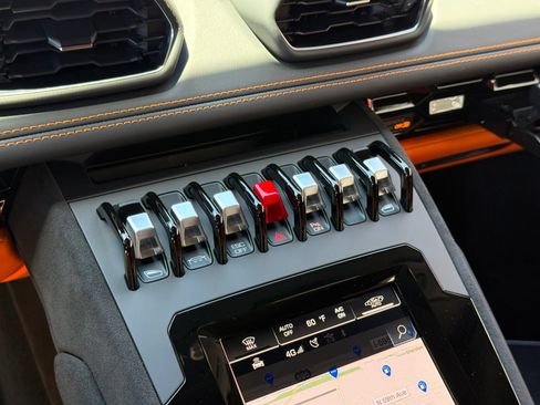 Used 2024 Lamborghini Huracan Sterrato AWD/4WD image 30