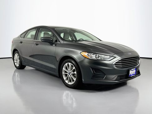 Used 2019 Ford Fusion SE FWD image 3
