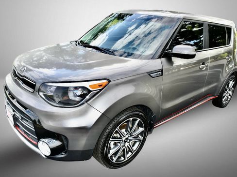 Used 2018 Kia Soul ! image 3
