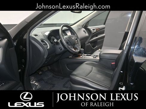 Used 2020 Nissan Pathfinder Platinum image 13