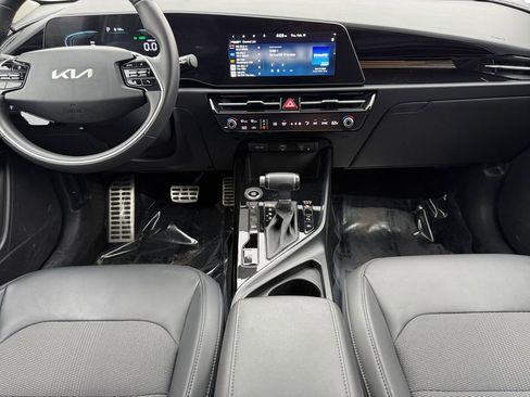 Certified 2025 Kia Niro EX Touring image 10
