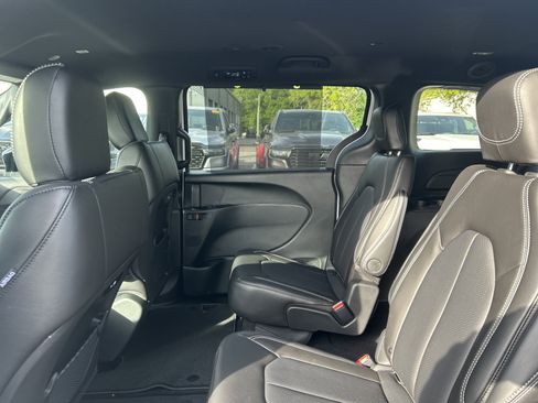 New 2026 Chrysler Pacifica Select image 56