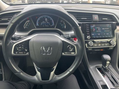 Used 2019 Honda Civic Touring image 16