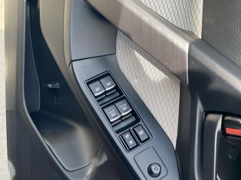 Used 2017 Subaru Forester 2.5i Premium image 16