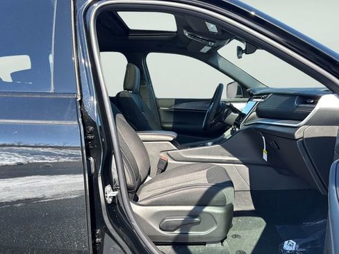 New 2026 Jeep Grand Cherokee Laredo image 11