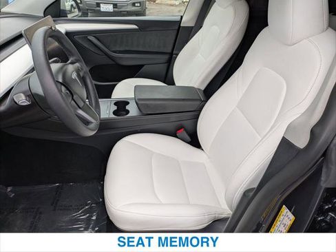 Used 2024 Tesla Model Y Long Range AWD/4WD image 20