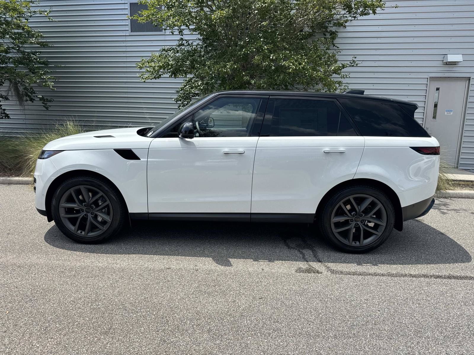 New 2026 Land Rover Range Rover Sport SE AWD/4WD image 2