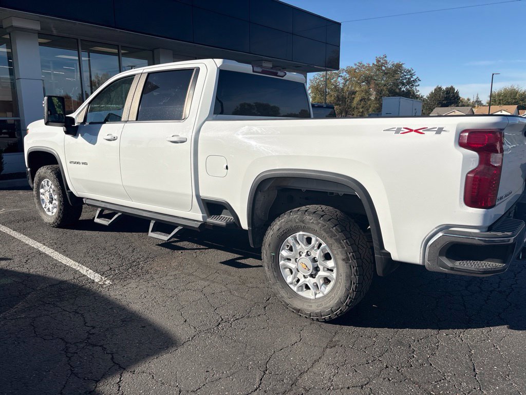 Used 2021 Chevrolet Silverado 2500 LT w/ Fleet Comfort Package AWD/4WD image 4