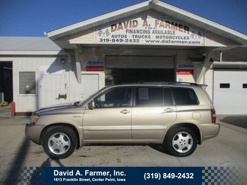 Used 2005 Toyota Highlander 4WD V6 w/ 3rd Row image 1