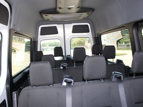 Used 2024 Mercedes-Benz Sprinter 2500 image 13