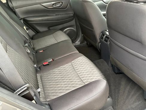 Used 2018 Nissan Rogue S image 34