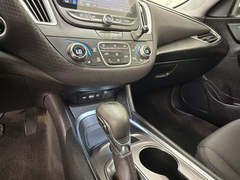 Used 2021 Chevrolet Malibu LT FWD image 18