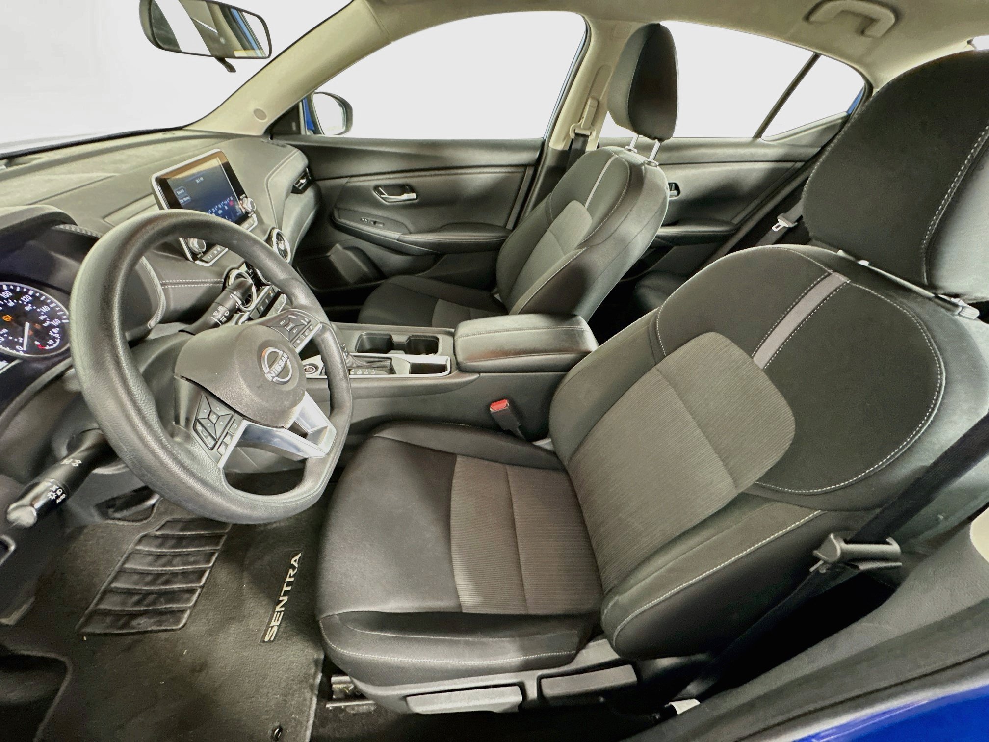 Used 2025 Nissan Sentra SV FWD image 13