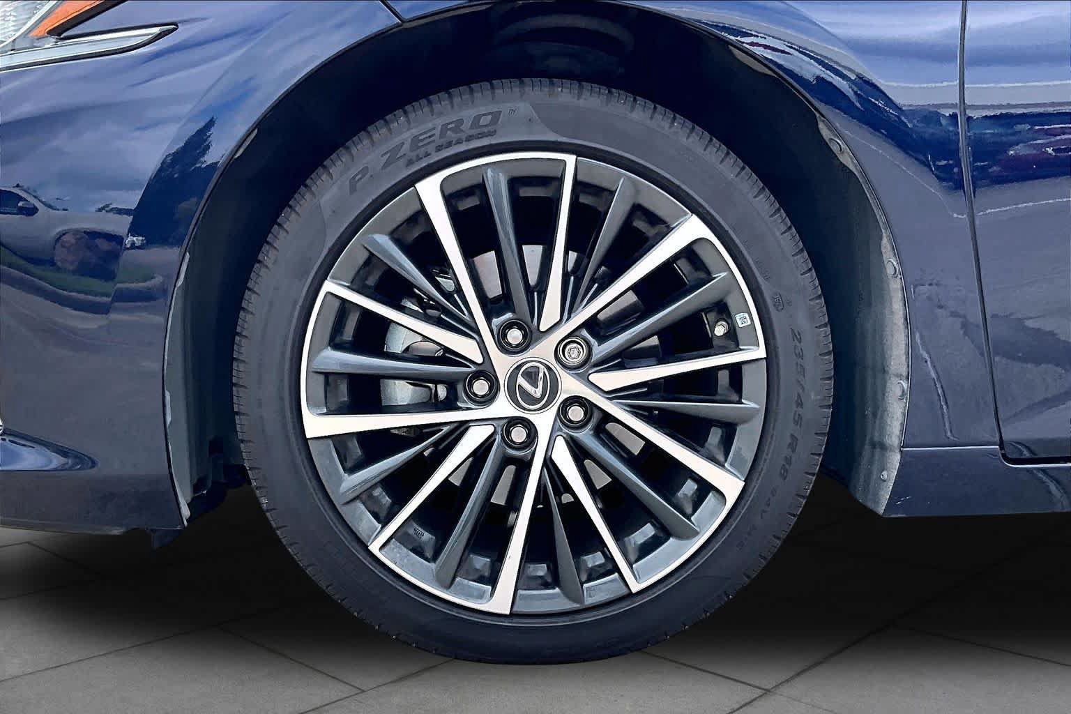Used 2022 Lexus ES 350 w/ Premium Package FWD image 9