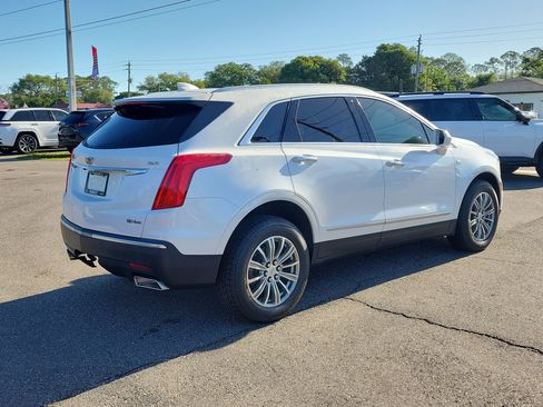 Used 2018 Cadillac XT5 Luxury w/ Driver Awareness Package FWD image 6