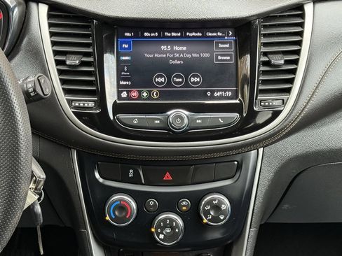 Used 2020 Chevrolet Trax LT image 34