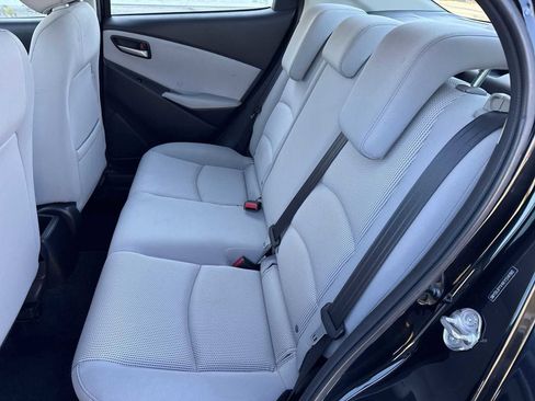 Used 2019 Toyota Yaris LE image 18