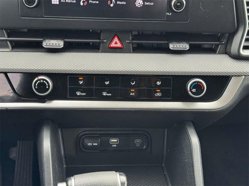 Used 2023 Kia Sportage LX image 5