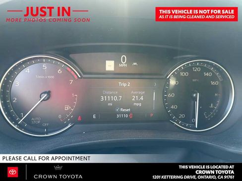 Used 2023 Cadillac XT4 Luxury w/ Cold Weather Package FWD image 4