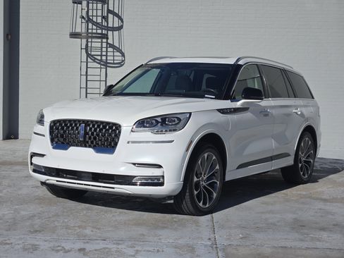 Used 2022 Lincoln Aviator Grand Touring w/ Equipment Group 301A image 4