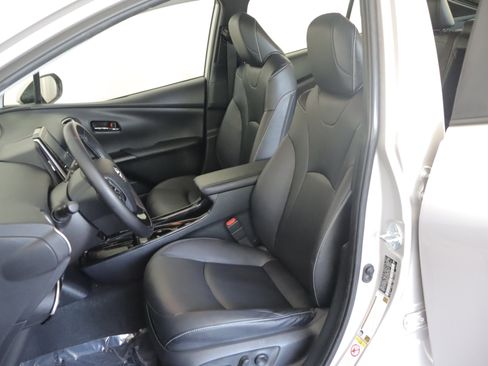 Used 2021 Toyota Prius Prime XLE FWD image 7
