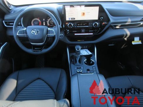 New 2026 Toyota Highlander XSE image 8