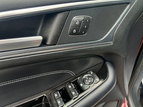Used 2018 Ford Edge Titanium w/ Equipment Group 301A AWD/4WD image 9