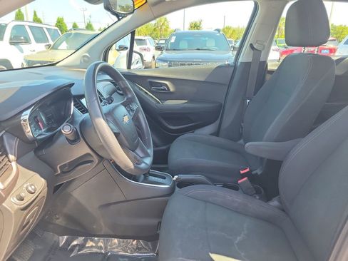 Used 2018 Chevrolet Trax LS FWD image 21