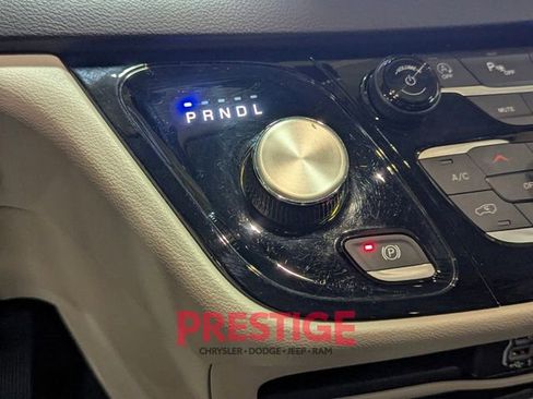 Used 2024 Chrysler Pacifica Touring-L image 20