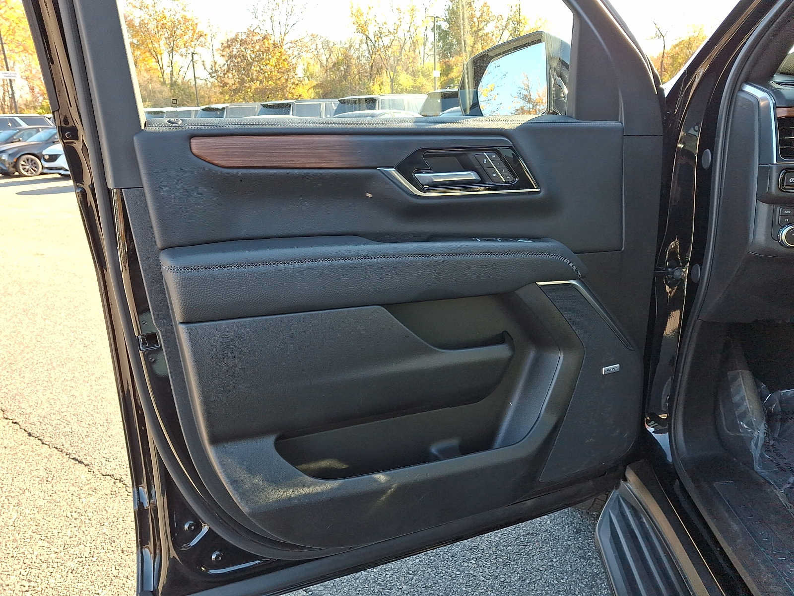 Used 2025 GMC Yukon Denali AWD/4WD image 14