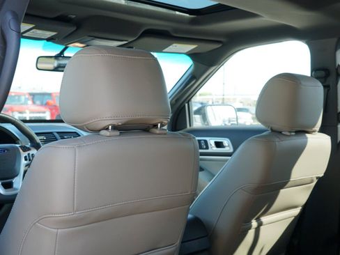 Used 2015 Ford Explorer XLT w/ Equipment Group 202B FWD image 22