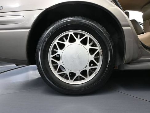 Used 2002 Buick Le Sabre Limited FWD image 15