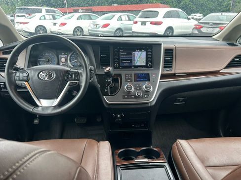Used 2020 Toyota Sienna Limited Premium AWD/4WD image 19