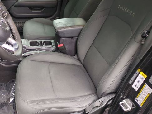 Used 2020 Jeep Wrangler Unlimited Sahara image 16