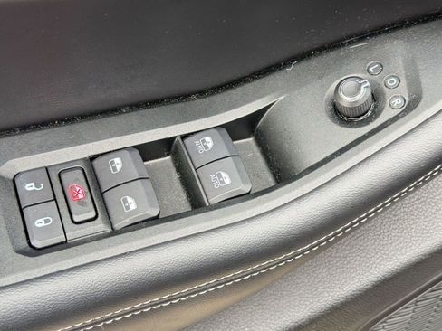 Used 2024 Jeep Grand Cherokee Altitude RWD image 11