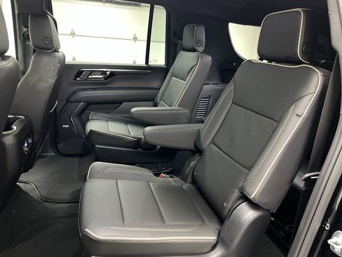 New 2025 Chevrolet Suburban Premier image 60